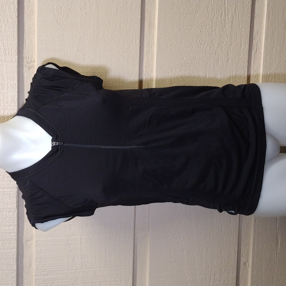 Athleta zippered sleeveless mesh top M